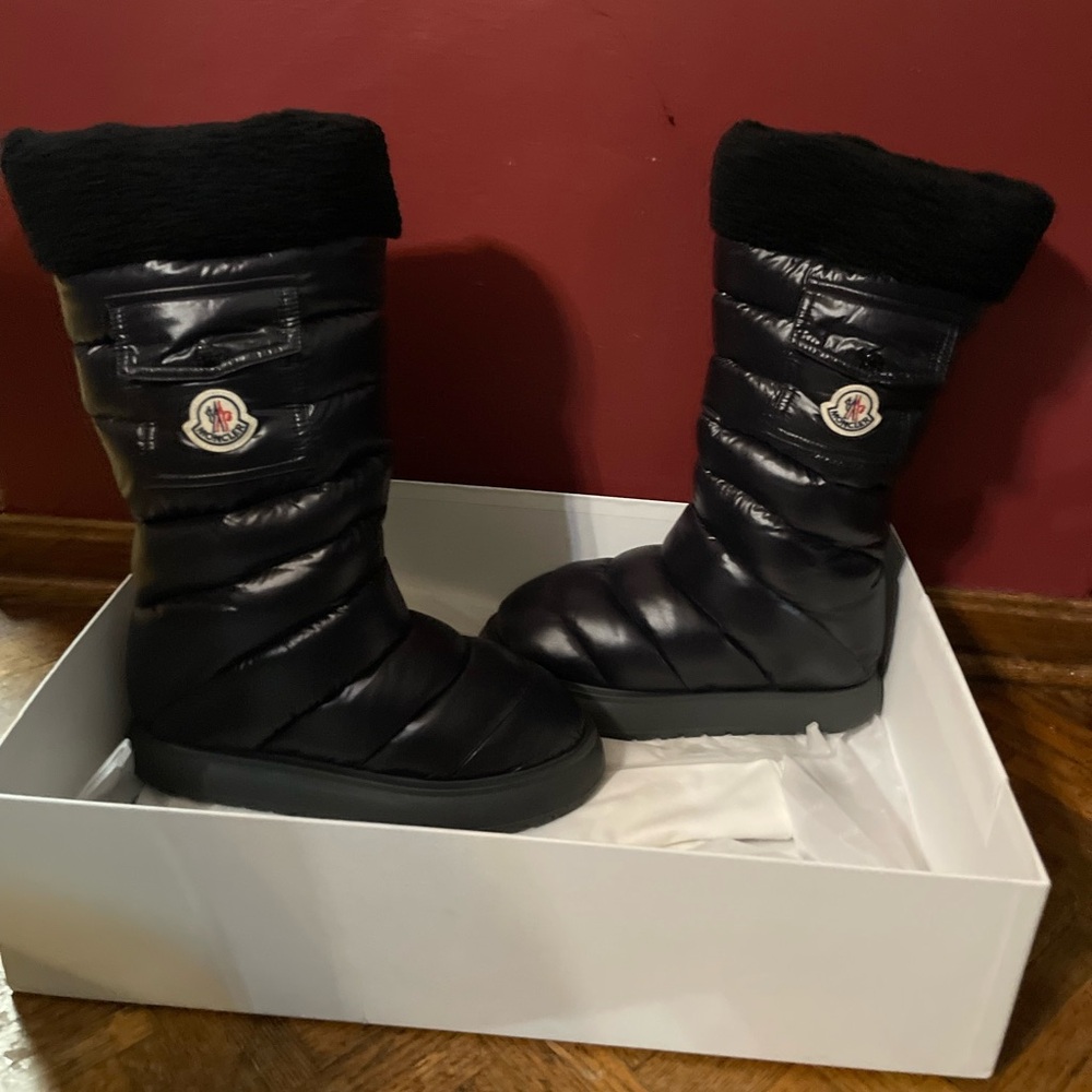 Moncler Gaia Pocket puffer boots